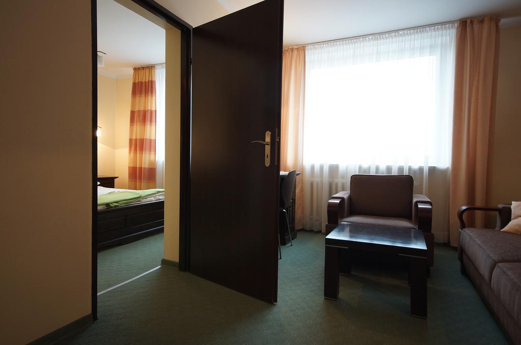 Hotel Kamena Chełm Extérieur photo
